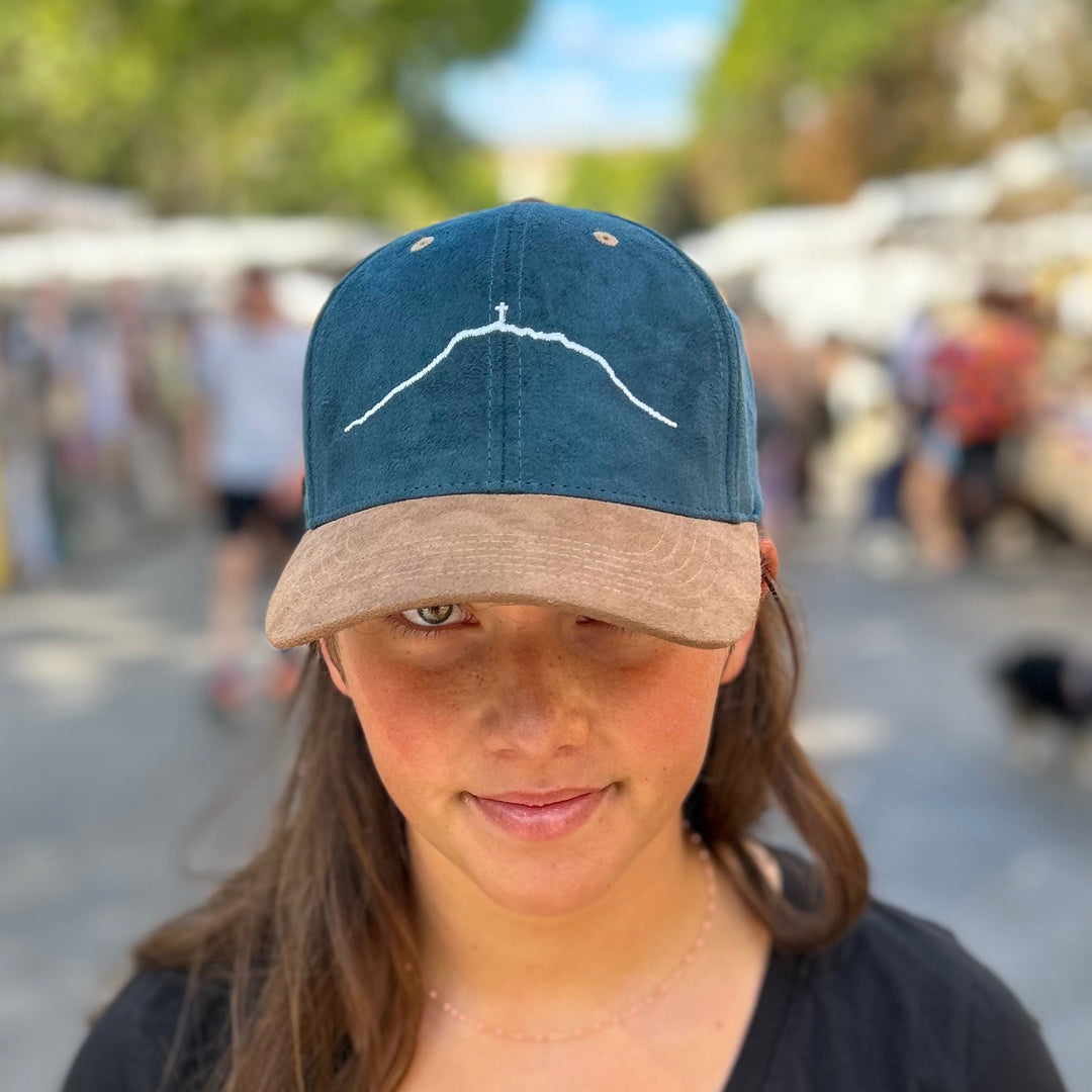 Casquette Sainte-Victoire sur le cours Mirabeau